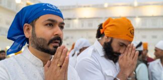 Ranveer Singh and Aditya Dhar Seek Blessings at Golden Temple Ahead of Next Film Schedule in Amritsar. Ranveer Singh and Aditya Dhar Seek Blessings at The Golden Temple