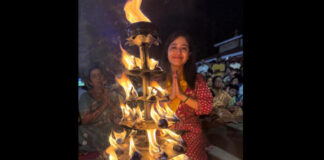 Shweta Tripathi does Aarti at Ganga Ghat while filming Mirzapur: The Movie Shweta Tripathi Performs Aarti at Ganga Ghat