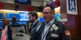 US Stock Market Holds Steady with Tech Earnings in Focus Amid Government Shutdown Hopes US Stock Market